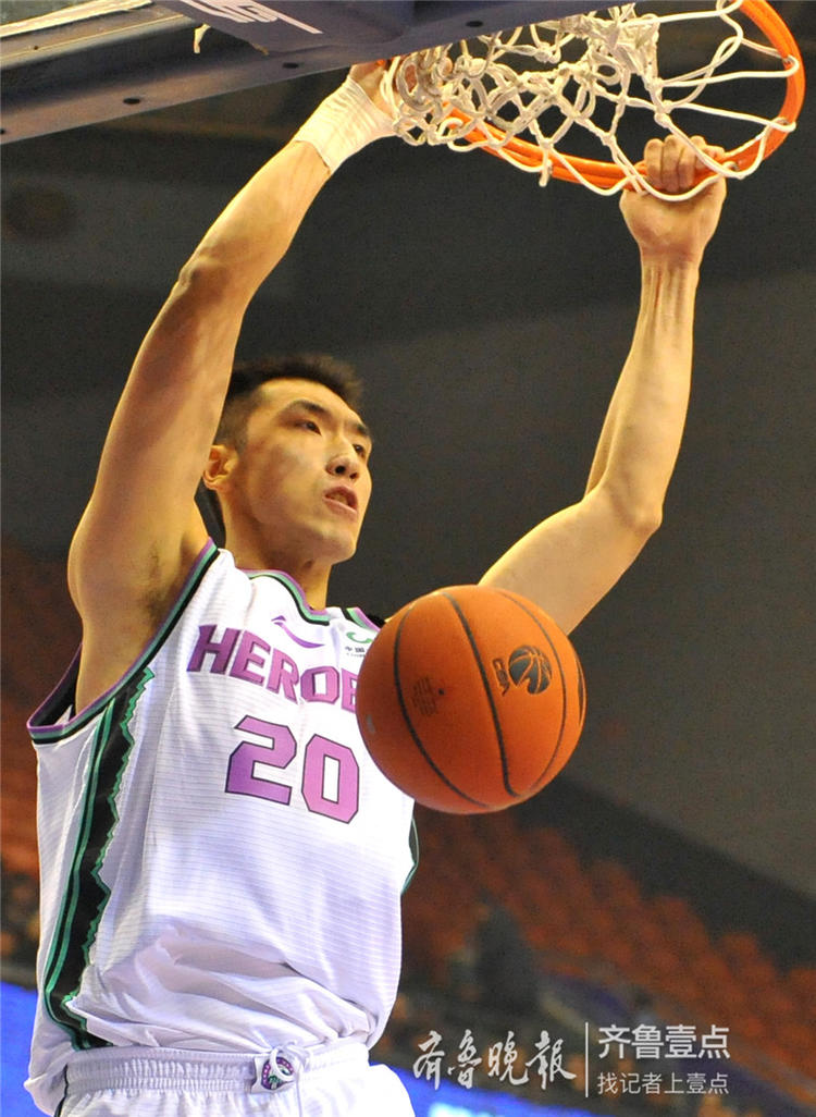 齐鲁早报民警张勇魂归故土与母亲最后一句话是我出警了