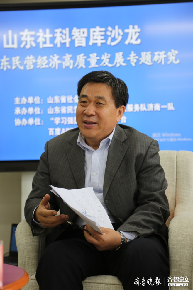 山东大学中小企业研究所所长张玉明教授担任本期智库沙龙学术主持人
