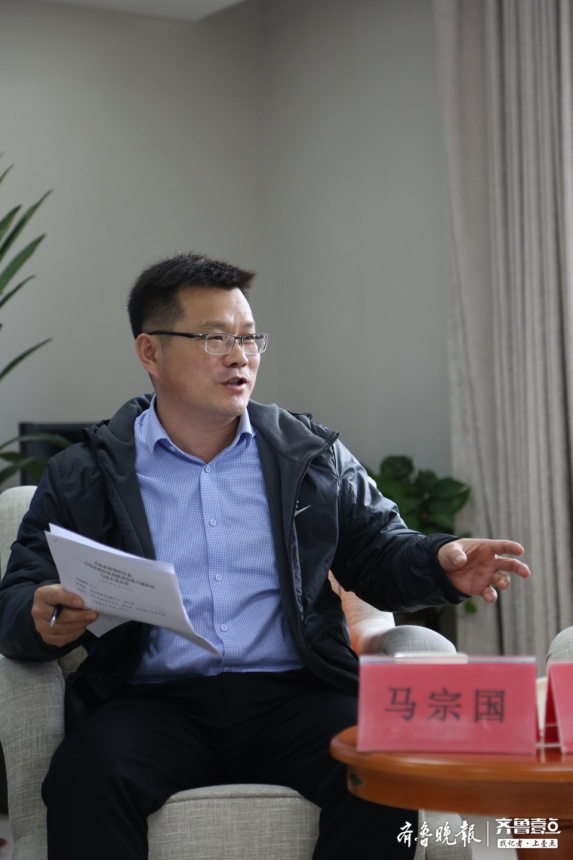 山东大学中小企业研究所所长张玉明教授担任本期智库沙龙学术主持人