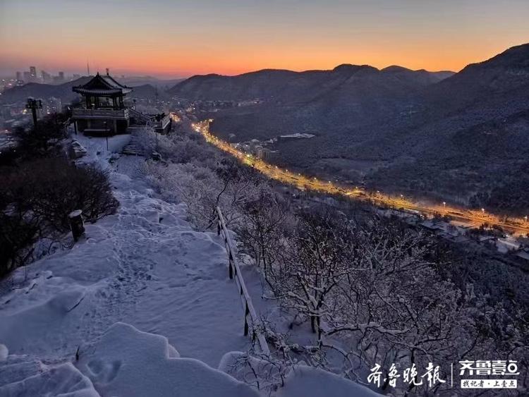 瑞雪降泉城，雪后初晴，看千佛山晨光