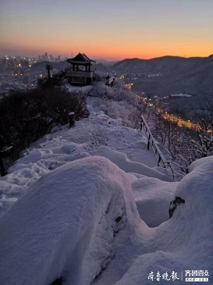 瑞雪降泉城，雪后初晴，看千佛山晨光