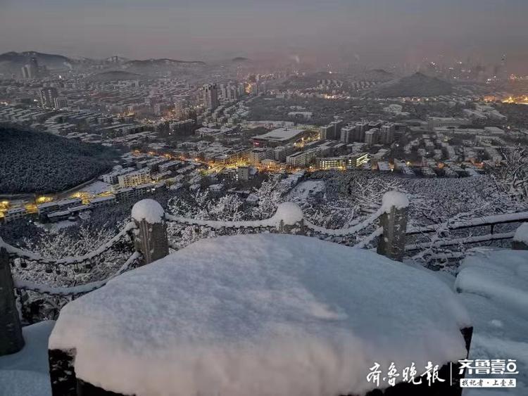 瑞雪降泉城，雪后初晴，看千佛山晨光