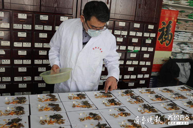 邹平西董街道爱心中药师2000余包中药助力抗疫一线