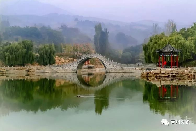 級九龍峪景區,北倚龍門崮,南接黑虎山水庫,拴馬山,歡樂世界,水上樂園