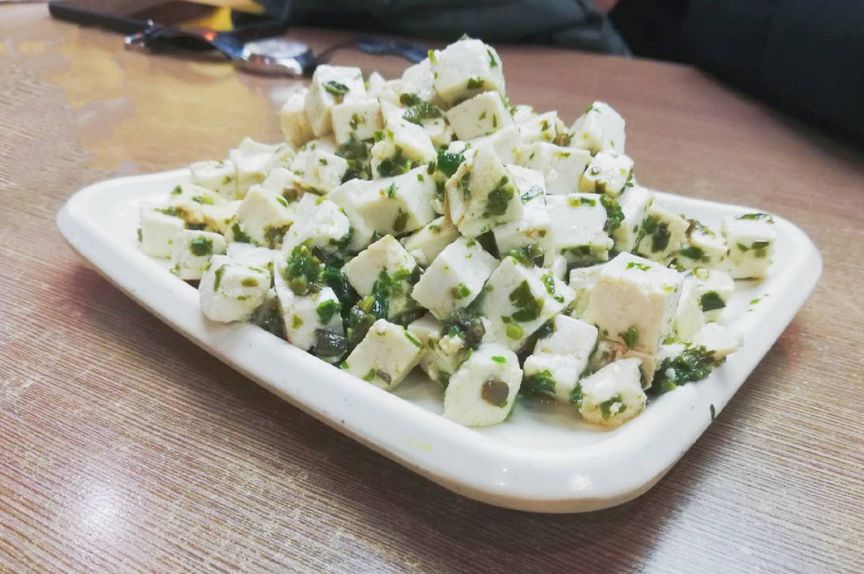 山东小豆腐山东人素爱吃野菜,没吃过泰山小豆腐的人定不知道它到底是
