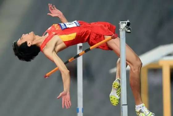 背越式,是人类跳高史上最重大的改革,成了国际跳高最正确的选择.