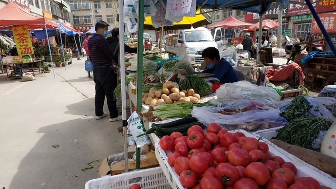 果然视频济南南山露天农贸市场开放肉菜都挺便宜