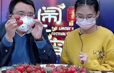 热闻区|新华社点赞!山东多位县长直播，10秒吃番茄、汉服出镜