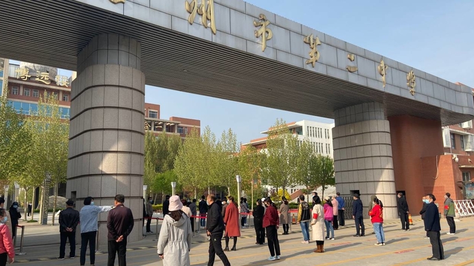 果然视频丨错峰入学单桌就餐德州二中为开学做足准备