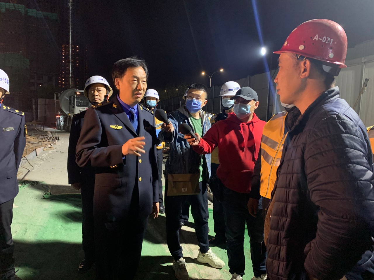 淄博市城市管理局局长周洪刚表示,支持企业复产复工,同时会尽可能提供