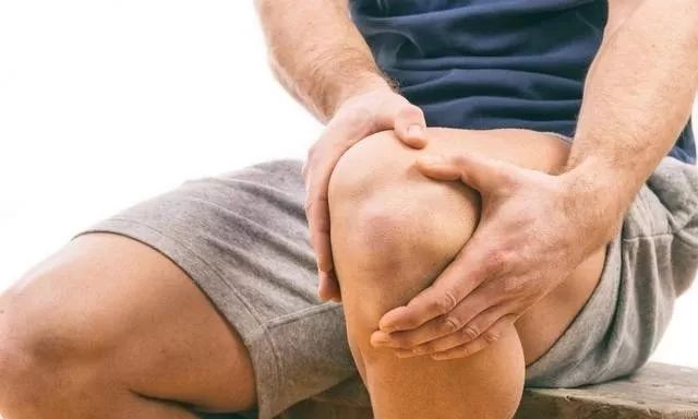 每天鸡蛋清和醋敷膝盖,膝关节活动不在受限!