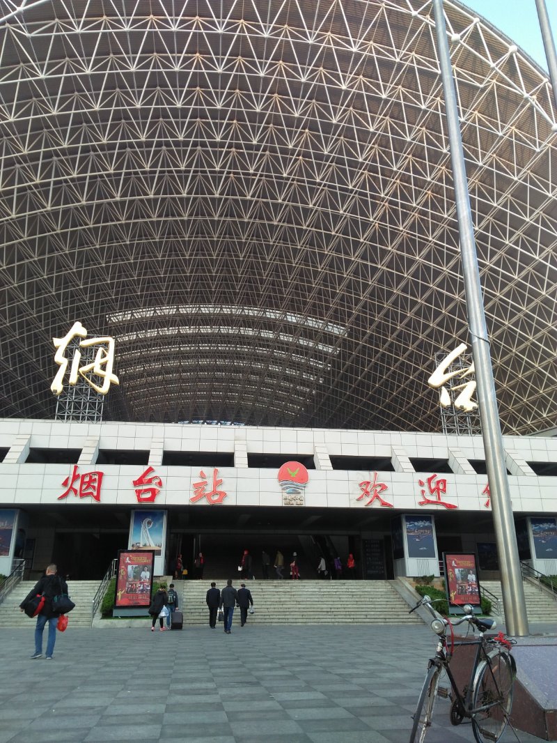 《情深深雨蒙蒙》火爆的时候,外地的朋友坐火车来到烟台都说,烟台站真