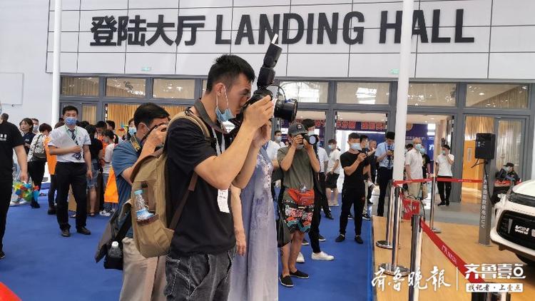 劲歌热舞、宛若天仙，百变车模精彩亮相齐鲁国际车展