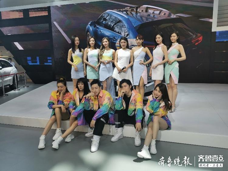 劲歌热舞、宛若天仙，百变车模精彩亮相齐鲁国际车展