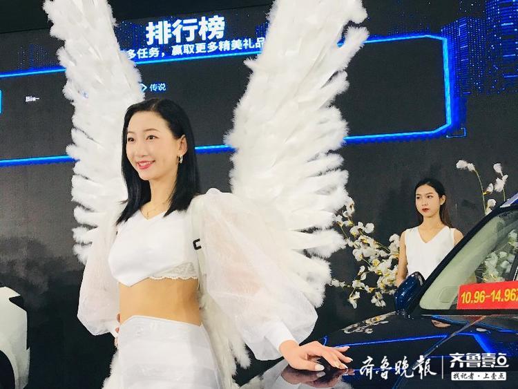 劲歌热舞、宛若天仙，百变车模精彩亮相齐鲁国际车展