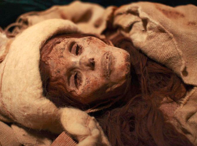 新疆4000多年前的女性木乃伊为何面带神秘微笑