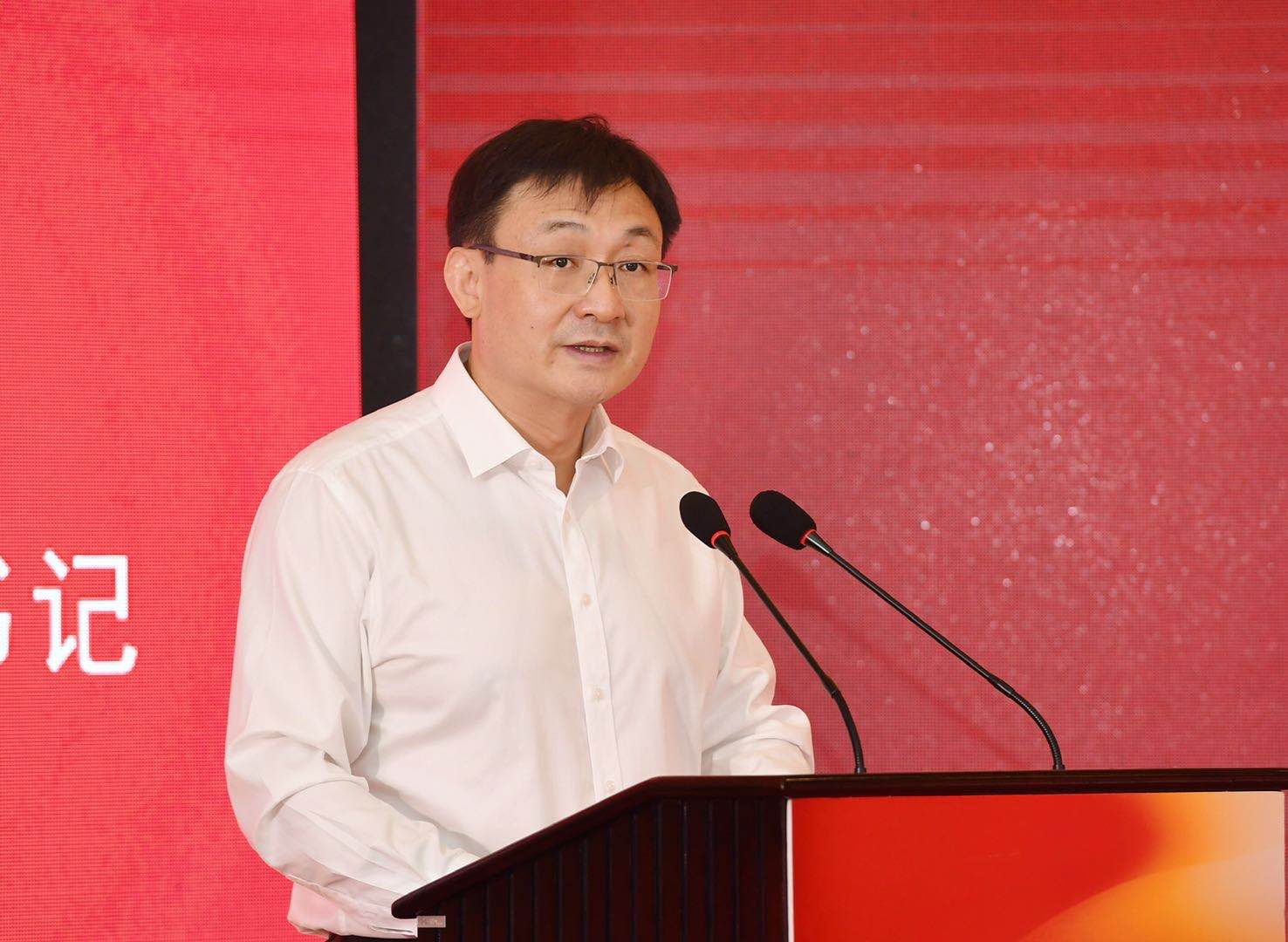 市委副书记,市长杨洪涛致辞在德州会场,市委书记李猛现场连线对话青年