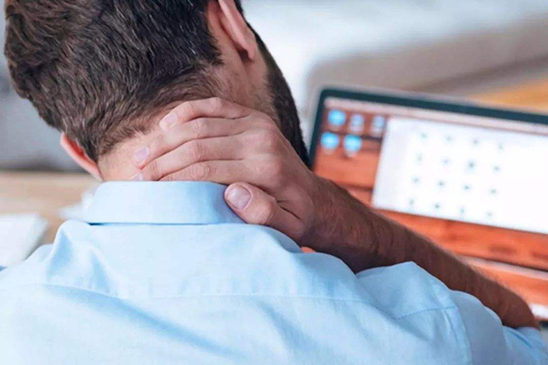 颈椎病有救了!几片干姜加上它轻松搞定,谁用谁知道