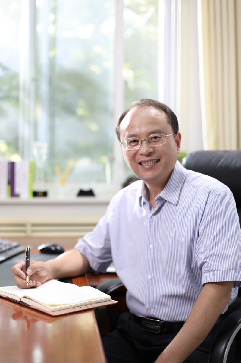 济南市历城第二中学校长李新生寄语:希望你们无论遇到