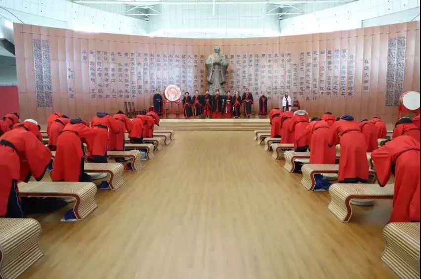 传统文化夏令营着汉服行拜师礼赏金声玉振演出