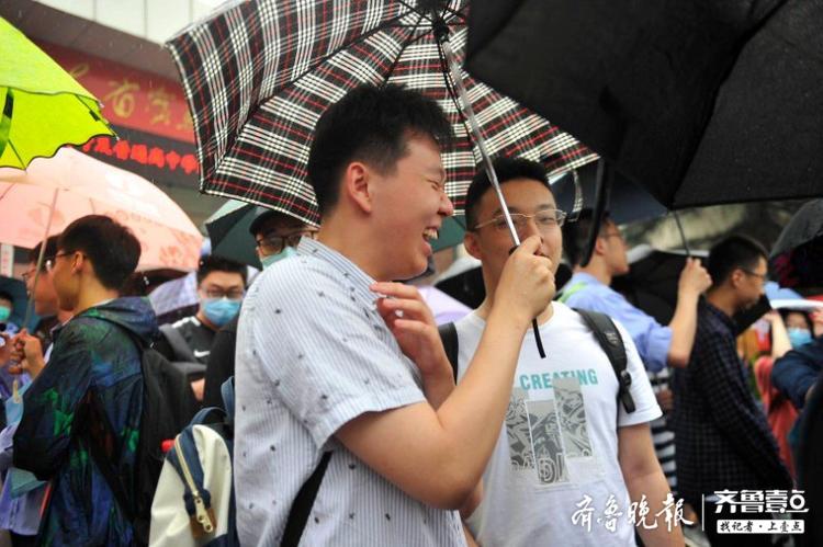 |山东高考物理考完后“拔火罐”火了 考生：心很凉