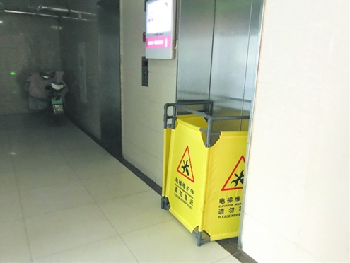 山东商报|济南凯旋新城小区单元楼电梯出故障，物业拆了东墙补西墙