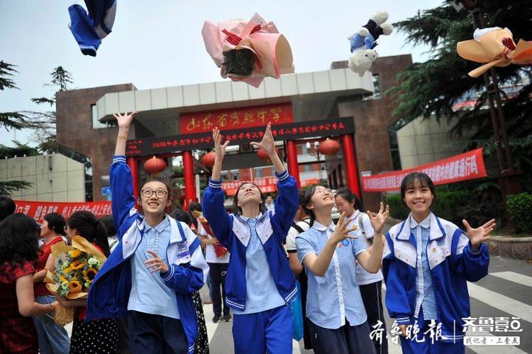 考完啦！济南中考结束，考生们撒欢儿跑出考场