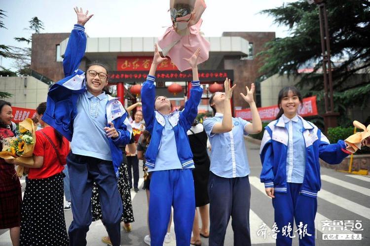 考完啦！济南中考结束，考生们撒欢儿跑出考场