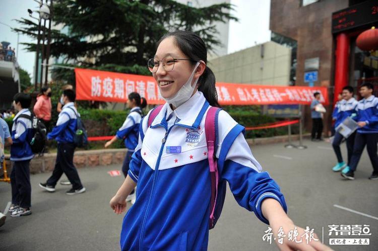 考完啦！济南中考结束，考生们撒欢儿跑出考场