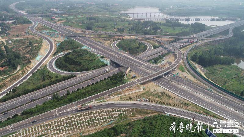 四車道變八車道京滬高速改擴建項目萊蕪樞紐互通立交橋全線通車