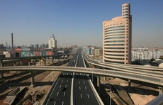 圆桌对话|济南高架桥也有了路长！保洁及设施问题发现解决更方便