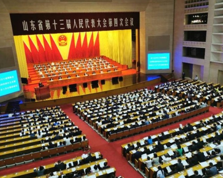 7月20日下午，山东省第十三届人民代表大会第四次会议在山东会堂隆重开幕。