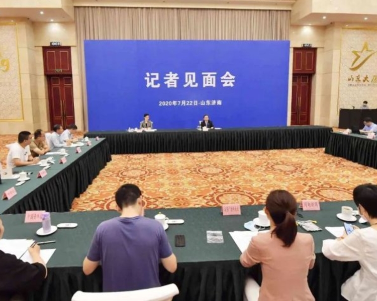 7月22日上午，当选第二天，山东省省长李干杰记者见面会举行。这是新省长当选后首次公开亮相。