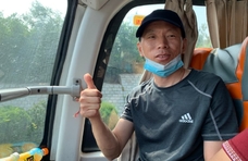 年中粉丝节|17年献10万毫升熊猫血，这位情报员是位献血英雄