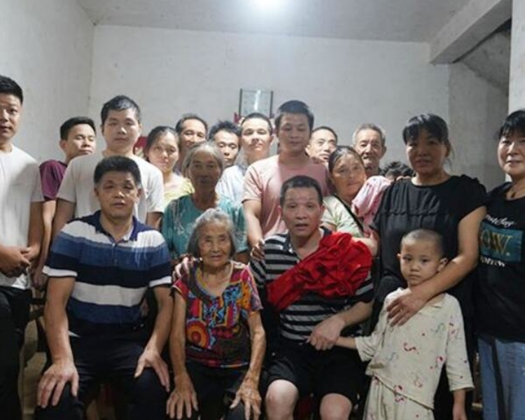 在被羁押9778天后，无罪者张玉环重获自由。老家江西进贤县张家村早已物是人非，齐鲁晚报·齐鲁壹点前往探访，各方讲述尽显百态人生。