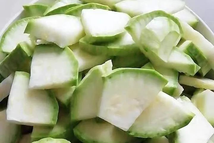 苦瓠子里面含 植物毒素碱糖甙,即使炒熟,它的毒性也不容易分解,少量