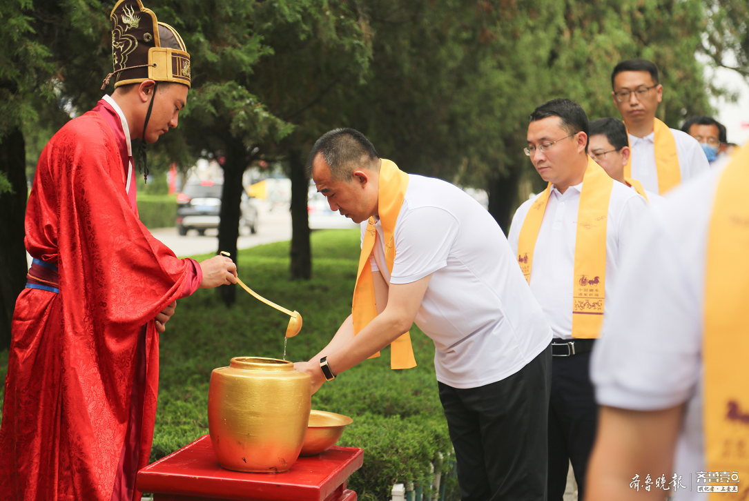 16年来首次济宁组织留学生专场公祭孔子期间恢复净手仪式