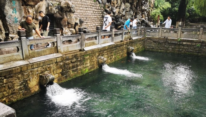 壹直播|雨后济南的空气有点甜！泉水喷涌得更欢啦