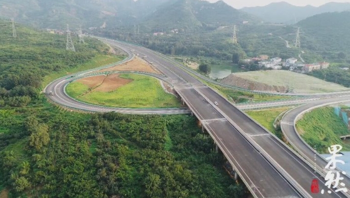 果然视频｜山东省最美高速公路——济泰高速沿途风景美如画