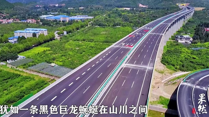果然视频|航拍临近竣工的济泰高速济南段，主干道收费站都建好了