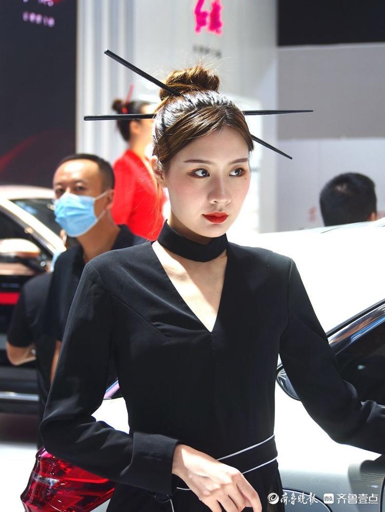 齐鲁国际车展，这些车模够冷艳！