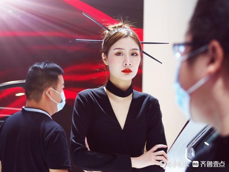 齐鲁国际车展，这些车模够冷艳！