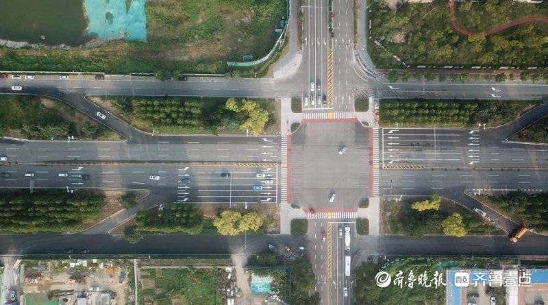 日照青岛路3个路口优化提升,主路面10车道,右转需提前进辅道