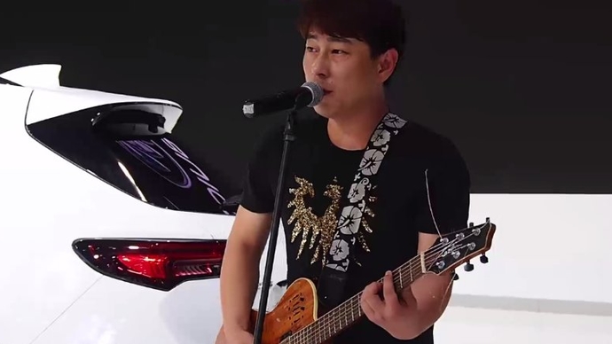 果然视频|去周末的齐鲁车展赴一场盛会，车靓人甜歌美不来后悔了