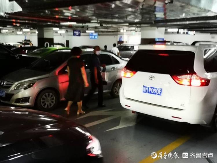齐鲁国际车展有多火？来看看地下停车场吧