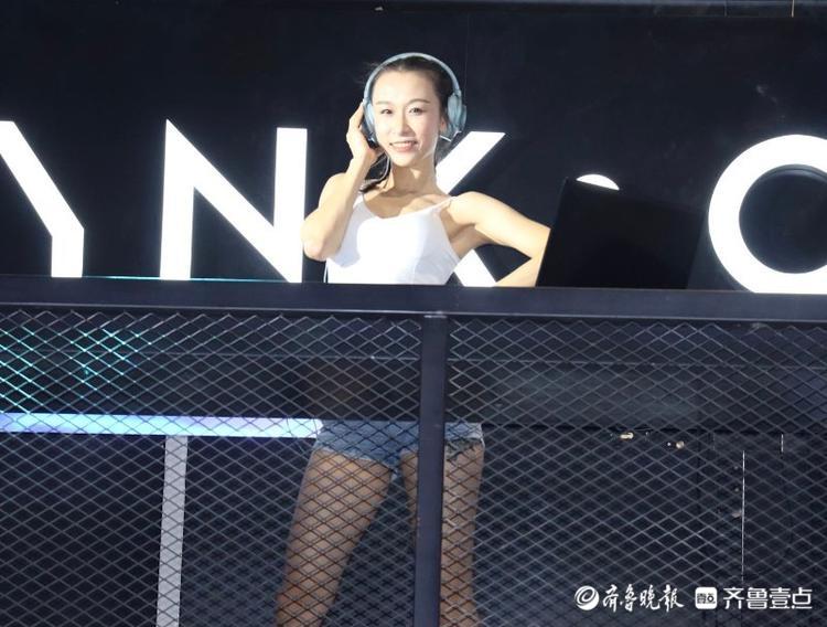 车模来啦！性感、甜美、冷酷范儿……你喜欢的风格这儿都有