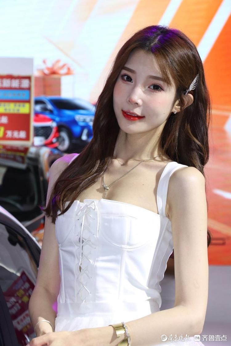 车模来啦！性感、甜美、冷酷范儿……你喜欢的风格这儿都有