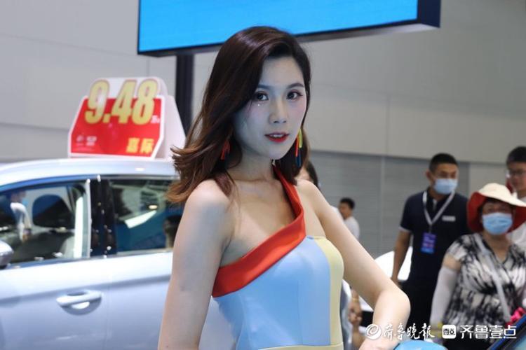 车模来啦！性感、甜美、冷酷范儿……你喜欢的风格这儿都有