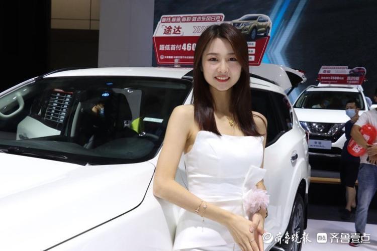 笑起来真好看！网红济南美女苏宁来车展啦，粉丝拍不停