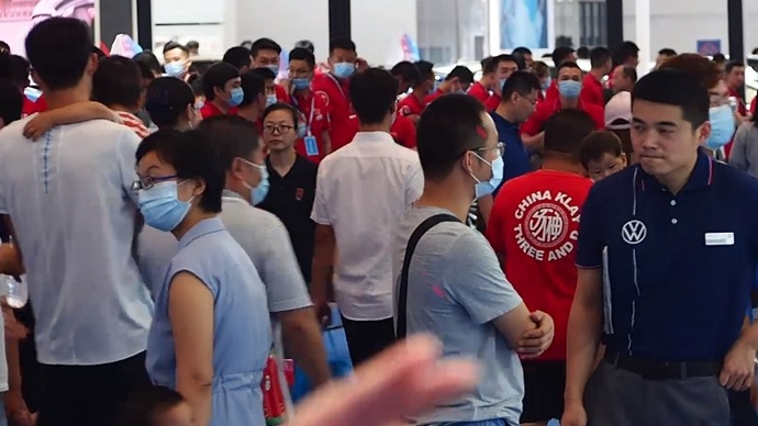 果然视频|秋季齐鲁车展最后一天：后台订车签约区一片繁忙
